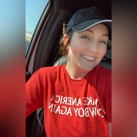 Meet your Posher, Caitlin - Picture 1 of 1